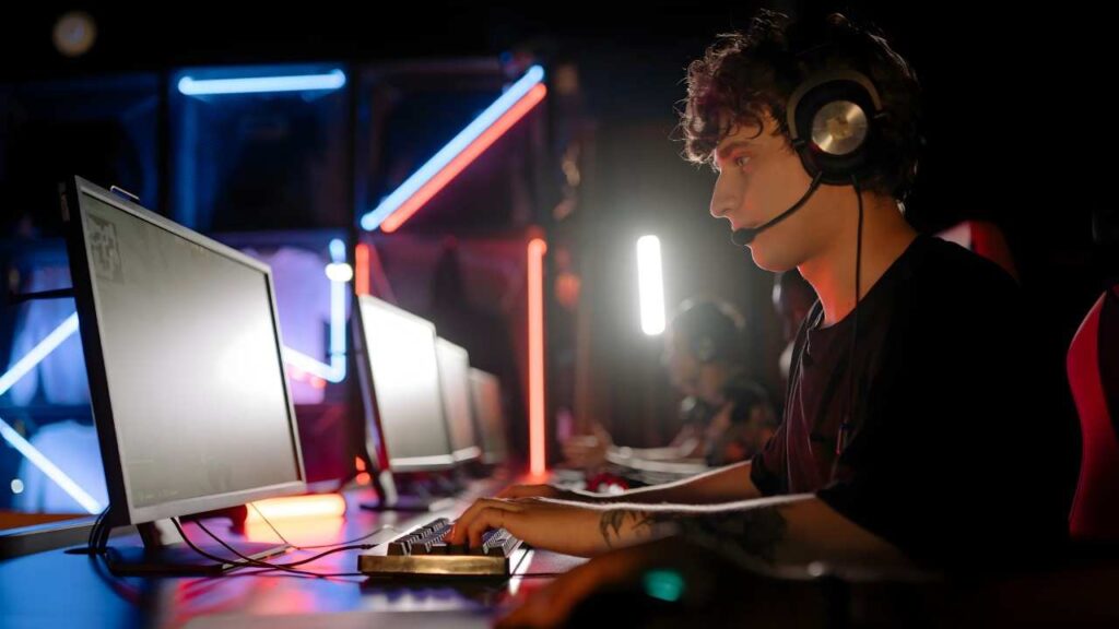 Online Classes, Gaming and Eye Health A Student’s Guide to Safe Screen