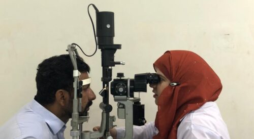 eye surgeon lahore